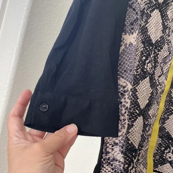 Mix material button down top - Picture 2 of 4